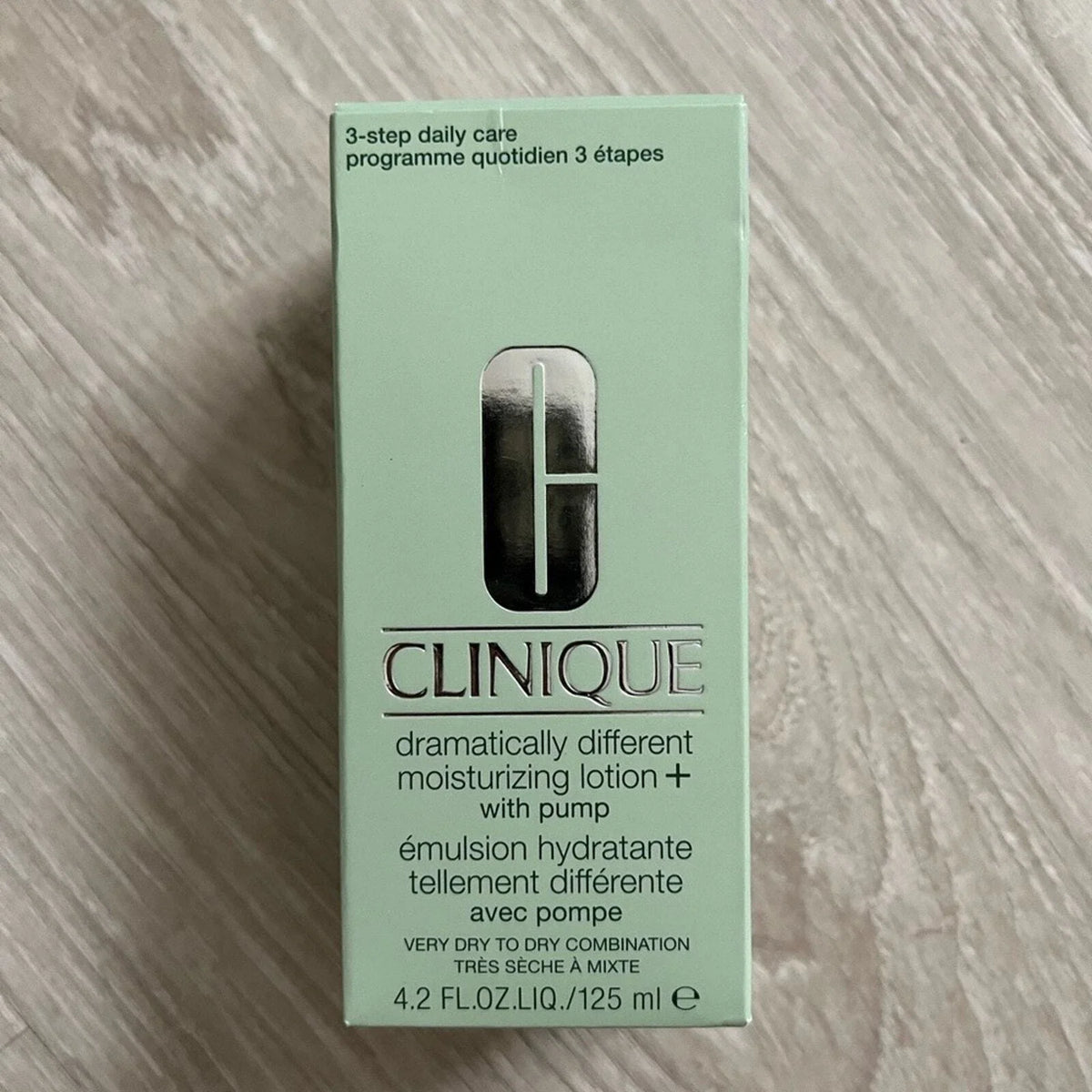 Clinique Dramatically Different Moisturizing Lotion+ 4.2 oz / 125ml – Daily Face Moisturizer for Dry & Combination Skin